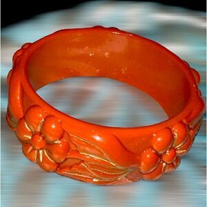 Vintage rust orange floral plastic bangle bracelet